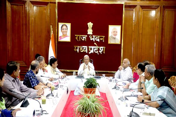 सिकल सेल औषधियां विशेष पिछड़ी जनजातीय क्षेत्रों की मोबाइल मेडिकल यूनिट में उपलब्ध हो : राज्यपाल पटेल